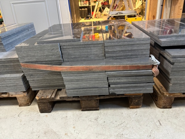 1499337-8 Granite slabs