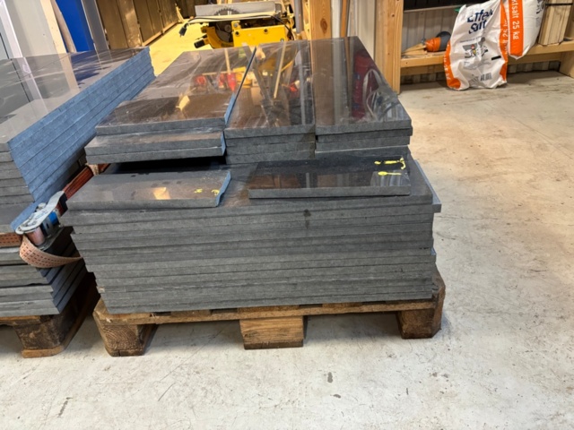 1499337-10 Granite slabs