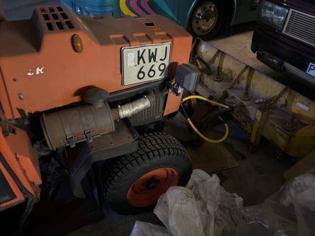 1503888-4 Minitraktor med plog - Hako Hakotrac 3800 D (Reparationsobjekt)