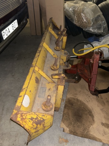 1503888-10 Minitraktor med plog - Hako Hakotrac 3800 D (Reparationsobjekt)