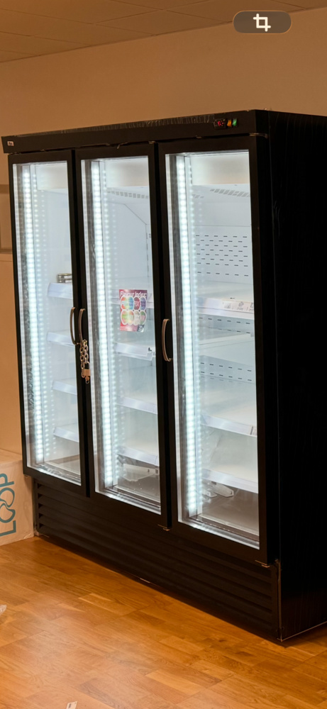 1405617-1 Beverage cooler with 3 doors – LED lighting – Large model