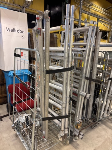 1469285-2 Mobile scaffolding