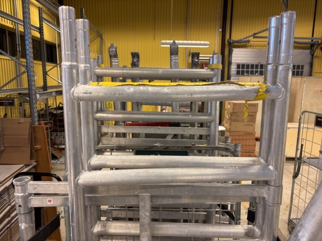 1469285-4 Mobile scaffolding