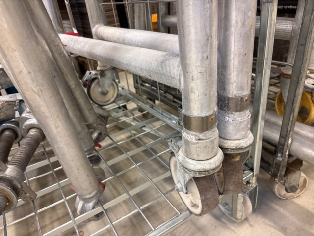 1469285-5 Mobile scaffolding