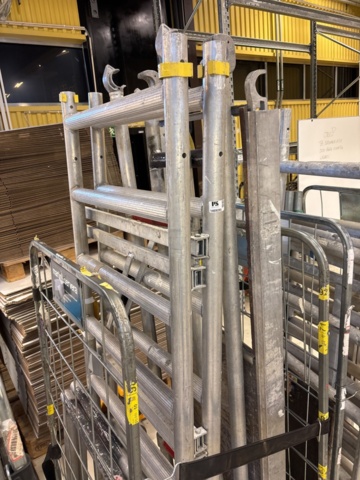 1469285-9 Mobile scaffolding