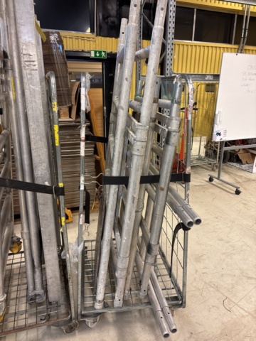 1469285-12 Mobile scaffolding