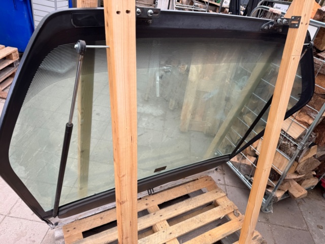 1405627-7 Glasruta till Chevrolet Z28  82-91år