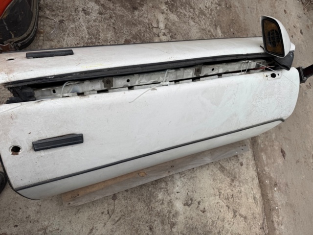 1405628-10 Dörrar till Chevrolet Z28. 82-91 år