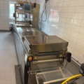 1445147-2 Multivac R145 trågförseglare / förpackningslinje med rundmatningsbord & film