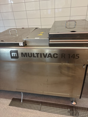 1445147-3 Multivac R145 trågförseglare / förpackningslinje med rundmatningsbord & film