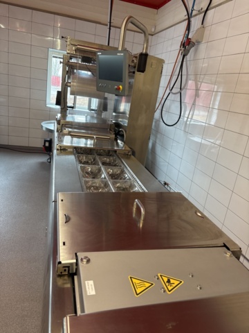 1445147-4 Multivac R145 trågförseglare / förpackningslinje med rundmatningsbord & film