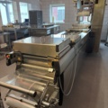 1445147-18 Multivac R145 trågförseglare / förpackningslinje med rundmatningsbord & film