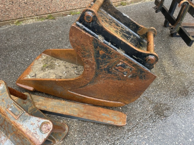 1503916-114 Traktorgrävare Huddig 1260C med tiltrotator + redskap