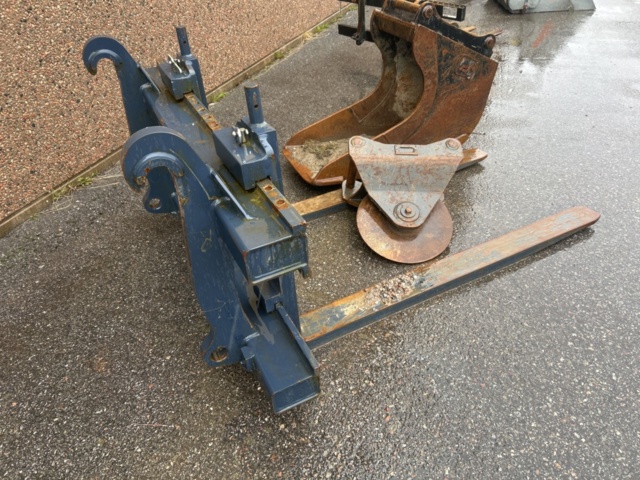 1503916-120 Traktorgrävare Huddig 1260C med tiltrotator + redskap