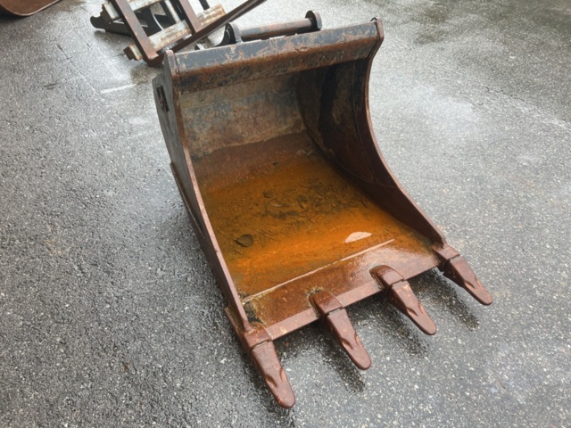 1503916-126 Traktorgrävare Huddig 1260C med tiltrotator + redskap