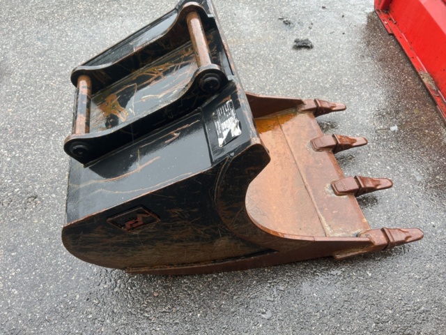 1503916-127 Traktorgrävare Huddig 1260C med tiltrotator + redskap