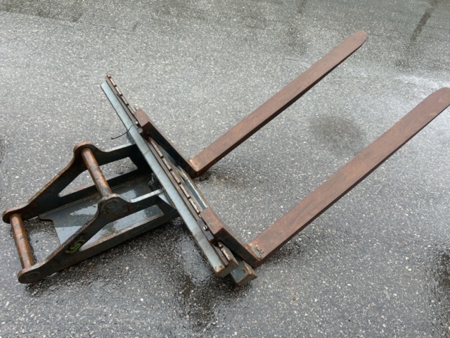 1503916-130 Traktorgrävare Huddig 1260C med tiltrotator + redskap