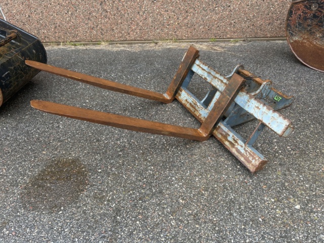 1503916-132 Traktorgrävare Huddig 1260C med tiltrotator + redskap