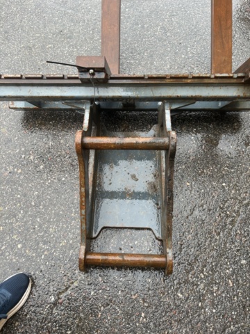 1503916-135 Traktorgrävare Huddig 1260C med tiltrotator + redskap