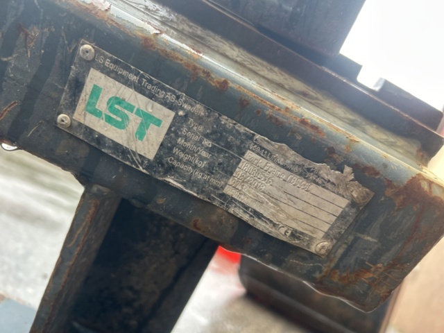 1503916-138 Traktorgrävare Huddig 1260C med tiltrotator + redskap