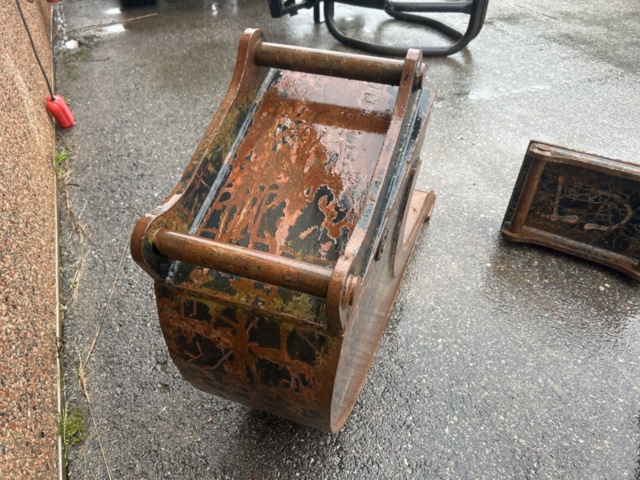 1503916-143 Traktorgrävare Huddig 1260C med tiltrotator + redskap