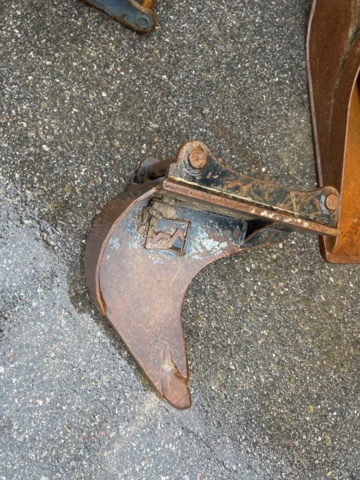1503916-145 Traktorgrävare Huddig 1260C med tiltrotator + redskap