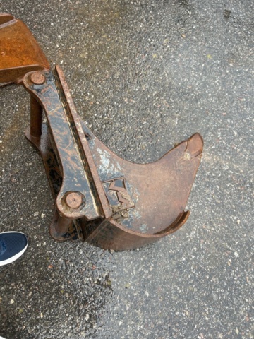 1503916-147 Traktorgrävare Huddig 1260C med tiltrotator + redskap