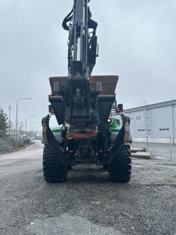 1503916-4 Traktorgrävare Huddig 1260C med tiltrotator + redskap