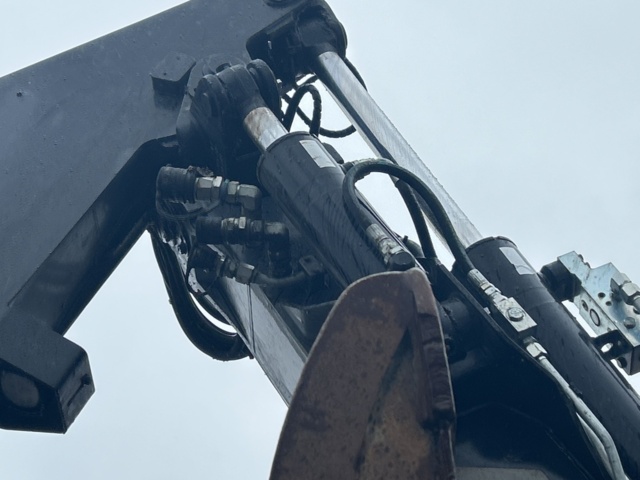 1503916-72 Traktorgrävare Huddig 1260C med tiltrotator + redskap