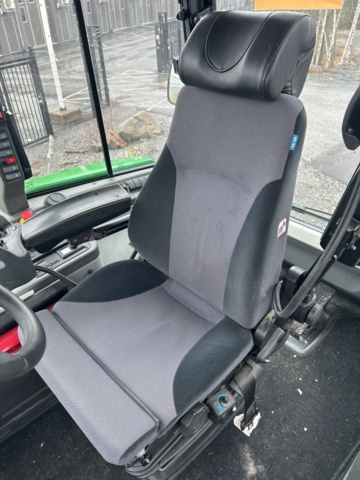 1503916-10 Traktorgrävare Huddig 1260C med tiltrotator + redskap
