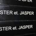 1416854-11 Stort varulager av bijouterier, smycken samt butiksställ.