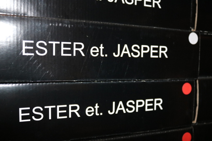 1416854-11 Stort varulager av bijouterier, smycken samt butiksställ.