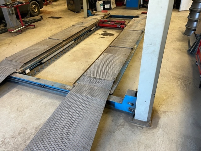 1508375-8 4 pillar lift 5000kg OMCN 403/LS 2009