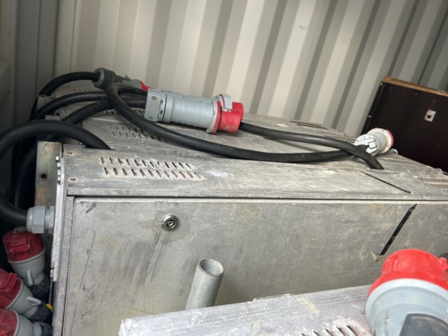 1427750-11 Arena lighting with driver cabinet - Philips ArenaVision