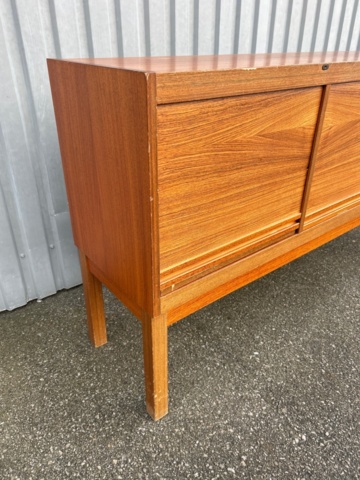 1482436-2 Sideboard