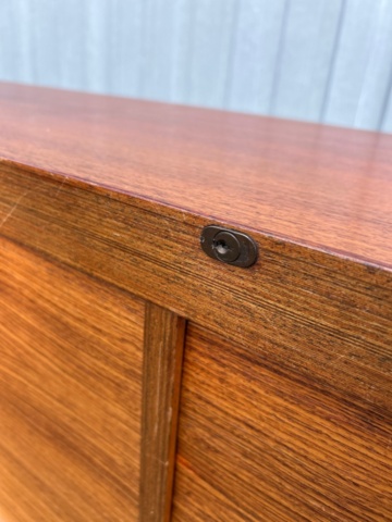 1482436-8 Sideboard