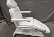 1508140 Behandlingsstol – elektrisk justerbar