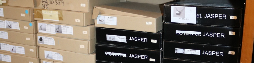 Image representing the auction - Stock of costume jewelry, jewelry and store displays