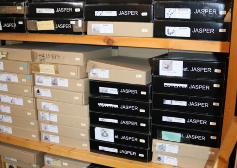 Image representing the auction - Stock of costume jewelry, jewelry and store displays