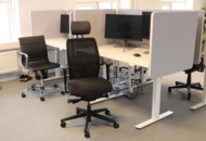 1476435 Kontorsinredning - Skrivbord, skärmar, m.m.