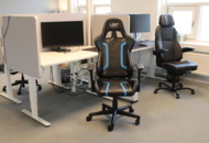 1476436 Kontorsinredning - Skrivbord, skärm, m.m.