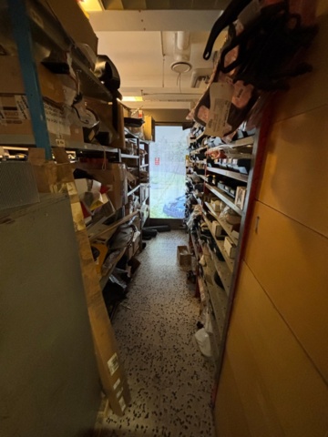 1511111-4 Reservdelslager med komponenter och maskindelar för trädgårdsmaskiner