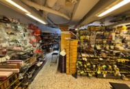 1511111 Reservdelslager med komponenter och maskindelar för trädgårdsmaskiner