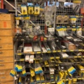 1511111-16 Reservdelslager med komponenter och maskindelar för trädgårdsmaskiner