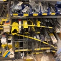 1511111-21 Reservdelslager med komponenter och maskindelar för trädgårdsmaskiner