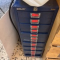 1511111-40 Reservdelslager med komponenter och maskindelar för trädgårdsmaskiner