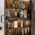 1511111-49 Reservdelslager med komponenter och maskindelar för trädgårdsmaskiner