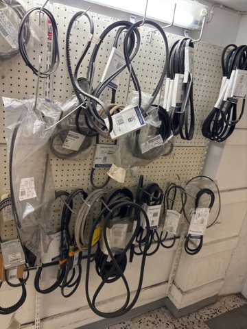 1511111-72 Reservdelslager med komponenter och maskindelar för trädgårdsmaskiner