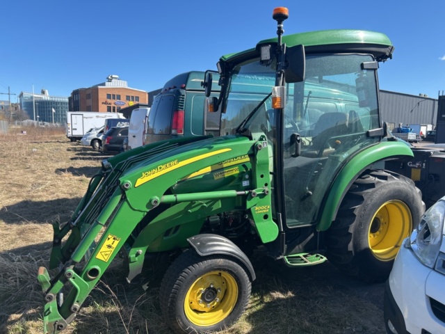 1427754-4 Kompakttraktor med frontlastare och redskap - John Deere 3720 -2013