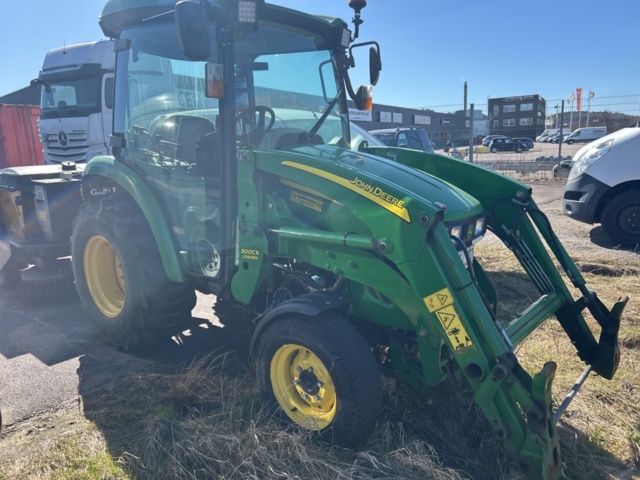 1427754-6 Kompakttraktor med frontlastare och redskap - John Deere 3720 -2013